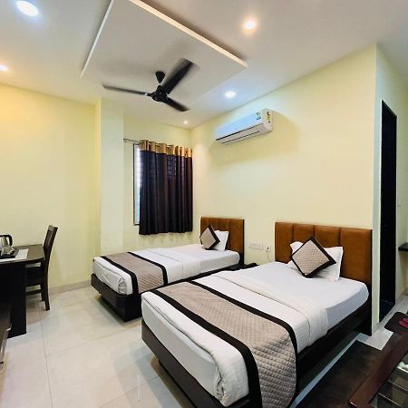 Jmc Hotel Lavish Akolia Esterno foto