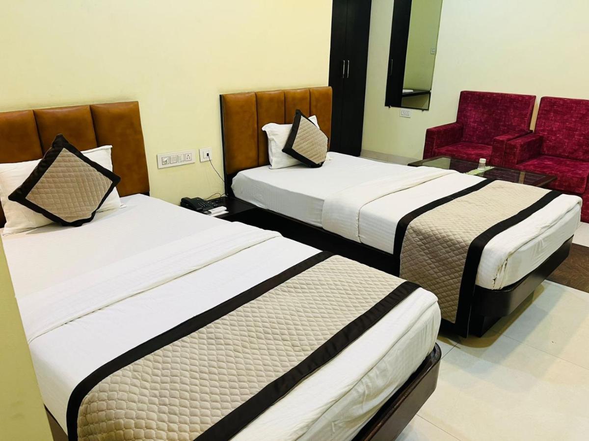 Jmc Hotel Lavish Akolia Esterno foto