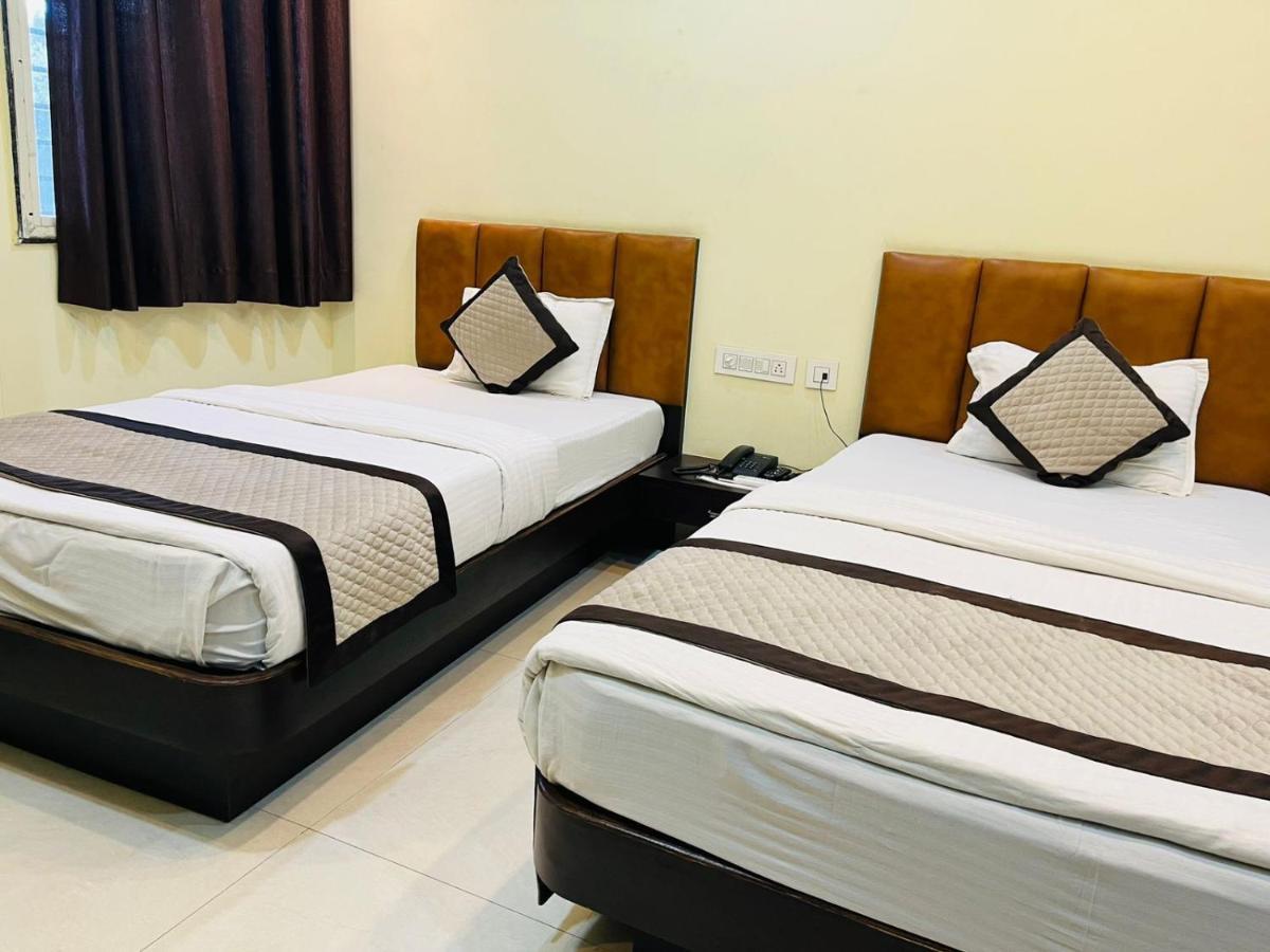 Jmc Hotel Lavish Akolia Esterno foto