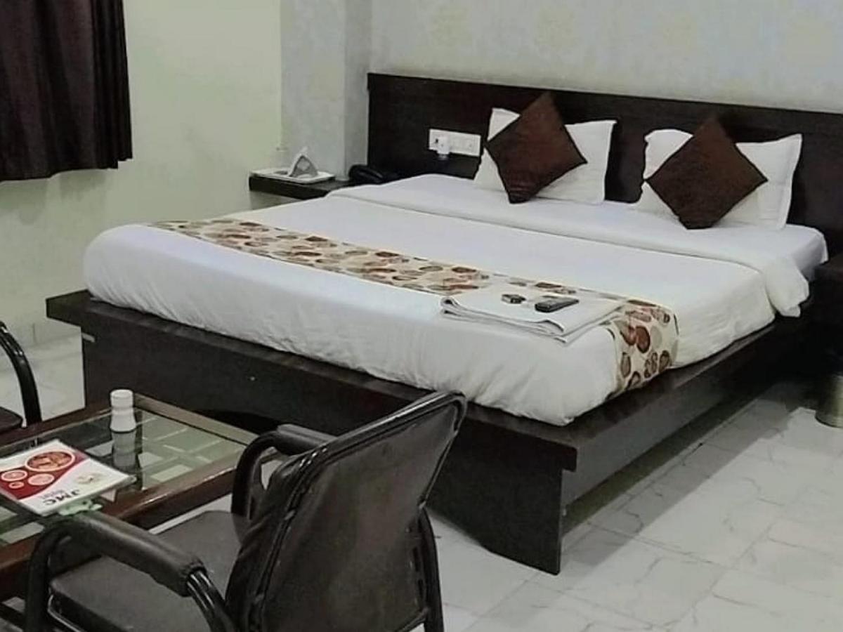 Jmc Hotel Lavish Akolia Esterno foto