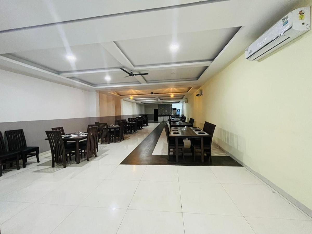 Jmc Hotel Lavish Akolia Esterno foto
