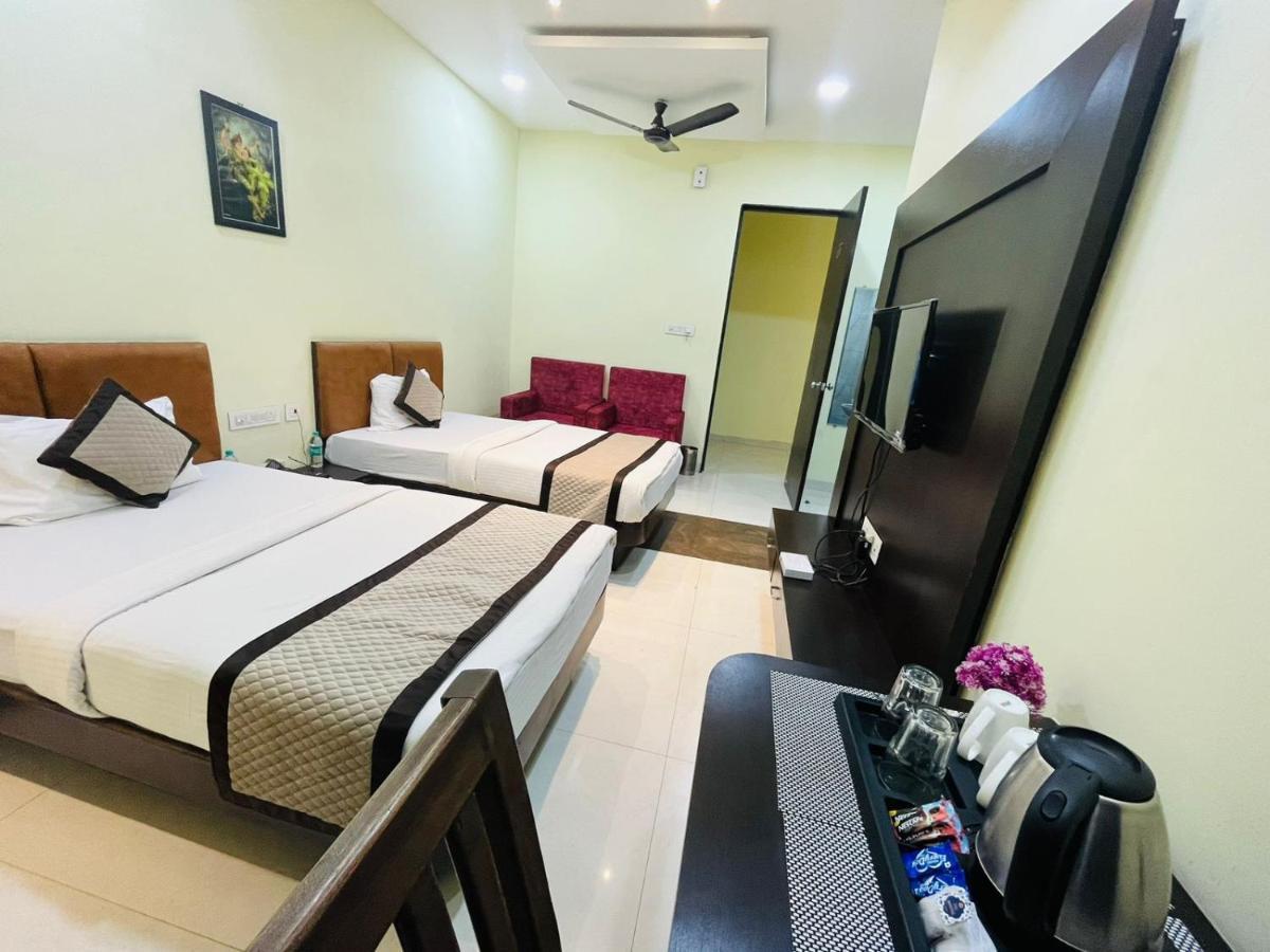 Jmc Hotel Lavish Akolia Esterno foto