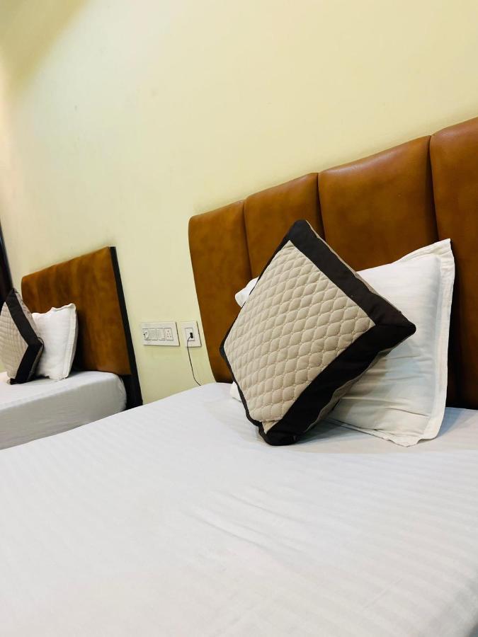 Jmc Hotel Lavish Akolia Esterno foto