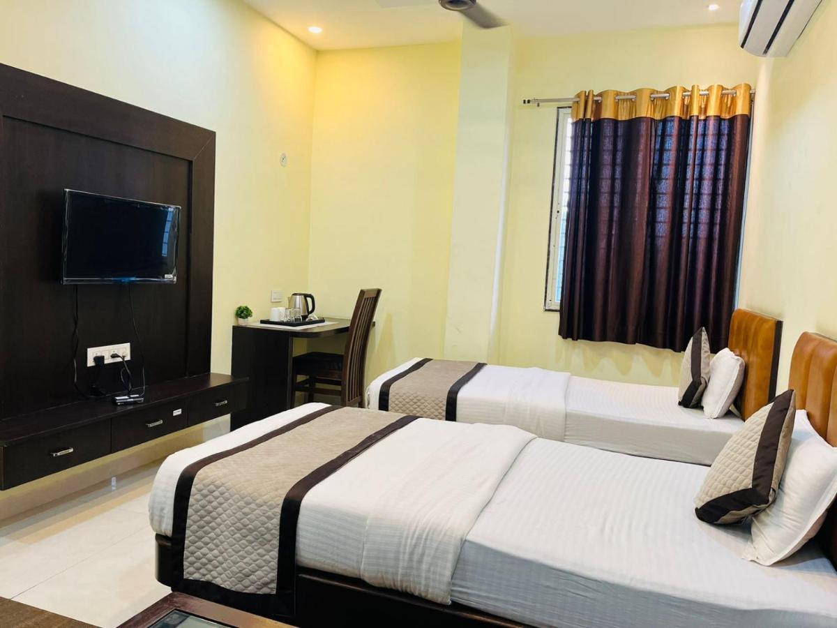 Jmc Hotel Lavish Akolia Esterno foto