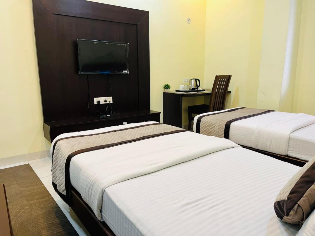 Jmc Hotel Lavish Akolia Esterno foto