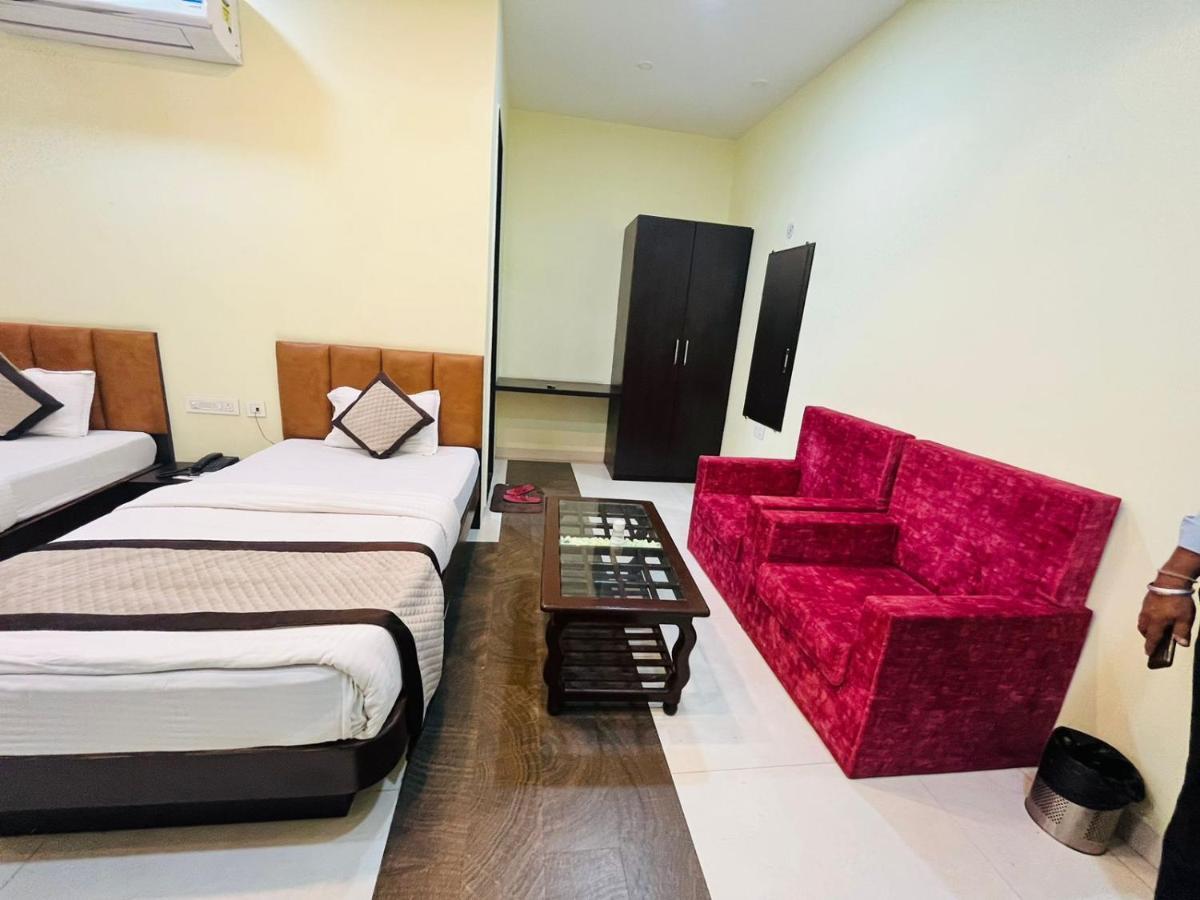 Jmc Hotel Lavish Akolia Esterno foto