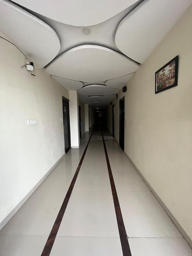 Jmc Hotel Lavish Akolia Esterno foto