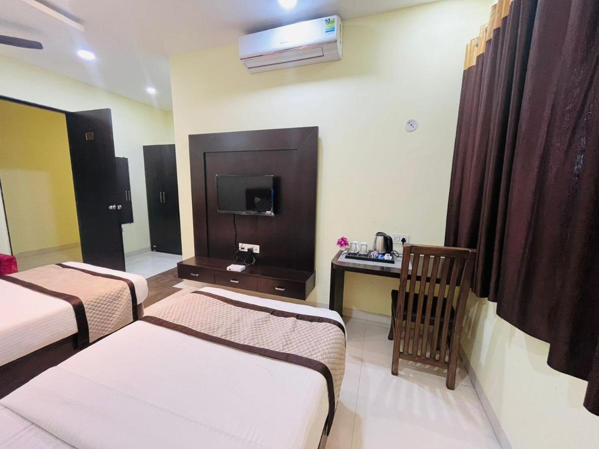 Jmc Hotel Lavish Akolia Esterno foto