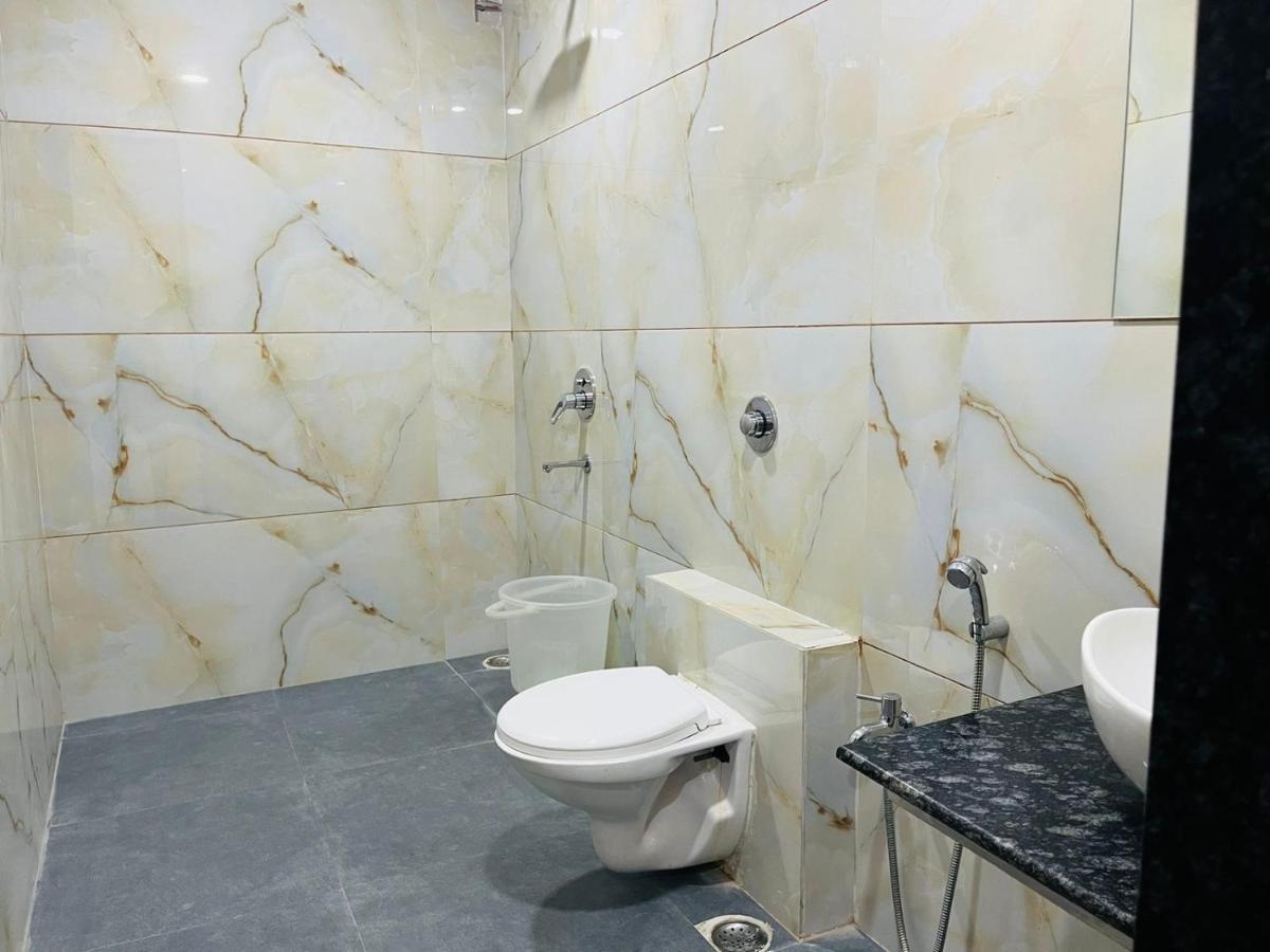 Jmc Hotel Lavish Akolia Esterno foto
